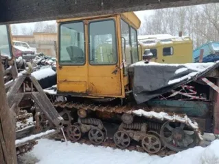 Трактор ДТ-75 без г/н, № двигателя 605147, г.в. не установлен; Трактор ДТ-75Т, бульдозер без г/н, № двигателя 6409, г/в не установлен. Находятся в Каратузском районе, рабочее состояние не проверялось, ключи и документы отсутствуют. (51К/2026) Трактор ДТ-75 без г/н, № двигателя 605147, г.в. не…