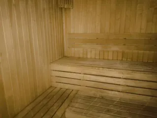 Гостевые дома и земельный участок 5068 кв.м. в Краснодарском крае еще Имущество ООО «Лидер Сад», являющегося предметом залога по обязательствам перед ПАО «Сбербанк России»:   – Здание. Назначение: Гостевой дом. Площадь общая: 233.6 кв. м. Кадастровый номер. 23:10:0104001:706. Адрес: Краснодарский…
