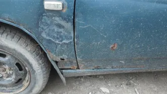 ВАЗ 21101 ЛАДА 110 2006 Автомобиль "ВАЗ 21101 ЛАДА 110", VIN XTA21101061000785, ГРЗ: М841ТУ35, 2006 г.в., темно-зеленого цвета, 1 штука. Повреждения: коррозия по всему кузову, колеса спущены, отсутствуют коврик у переднего пассажирского сиденья, магнитола, значок на руле. Имущество бывшее в…