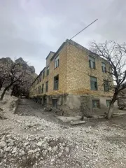 Нежилое здание 1071,33 кв.м, участок 22000 кв.м, Дагестан Кадастровый номер здания 05:35:000002:1861, земельного участка 05:35:000002:1186 Имущество расположено по адресу: РФ, Республика Дагестан, Унцукульский район, с. Унцукуль.