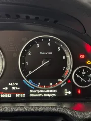 BMW X3 xDrive 28i 2017 года, черный цвет. VIN: X4XWX994800S99398, ПТС: 92ОЕ264545, госномер: О531ММ799. Произведен в России. Бензиновый двигатель объемом 1997 см³, мощность 245 л.с. (180 кВт). Экологический класс пятый. Разрешенная максимальная масса 2460 кг, масса без нагрузки 1845 кг. Техническое…