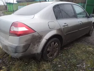 Renault Megan II 2004 года, цвет коричневый. VIN: VF1LM1BOH32299433, госномер О685УК 68. Модель двигателя: K4MT 760, бензиновый, объем 1598 см³, мощность 113 л.с. ПТС 64 РВ 040024. Пробег 211 471 км. Неисправности: не работает передний стеклоподъемник, требуется замена ремня генератора, повреждена…