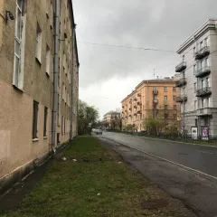 Доля в праве общей долевой собственности на квартиру, что соответствует комнате площадью 25 кв. м, назначение жилое, расположенная по адресу: Санкт-Петербург, пр-кт Обуховской Обороны, д. 95к. 1 литера А, кв. 313, кадастровый номер: 78:12:0007116:2495. Доступ в жилое помещение ограничен.