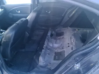 Легковой автомобиль Renault Fluence, 2013 г.в., VIN VF1LZBR0549415661, цвет коричневый. Не работает ручник, в какой-то момент заклинил, примерзли троса ручника и стерлись колодки задние. Переднее левое крыло помято. Сколы и царапины на лобовом стекле. Слевой стороны замят металический усилитель…
