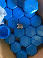 Стенд для проверки топливных форсунок Fuel Injection Test Bench, модель 12 PSDW. Изделие металлическое. Также в комплекте: уличный лазерный проектор Laser Light Projector, кастрюли с крышкой с маркировкой K@I Germany KI-T1820, кастрюли с крышкой с маркировкой K@I Germany KI-T1828, личинка…