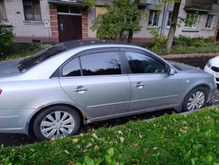 Hyundai Sonata, 2008 года, 174 лс, 450000 км, АКПП еще легковой автомобиль Hyundai Sonata; цвет – СЕРЫЙ; идентификационный номер (VIN – KMHEU41DP9A633825; год изготовления – 2008; автомобиль изношен, требует ремонта подвески, тормозов и кузова (ржавый)