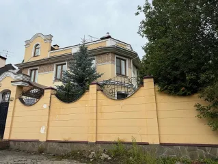 Жилой дом 558.8 кв.м, гараж 45.8 кв.м, участок 1113 кв.м, Московская обл. Жилой дом - 558,8 кв. м, адрес: Московская обл., г.о Ленинский, г. Видное, ул. Весенняя, д. 6, гараж- 45,8 кв. м, земельный участок - 1 113 кв. м, местоположение установлено относительно ориентира, расположенного в границах…