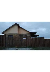 Жилой дом 212,6 кв.м в Республике Крым. На имущество зарегистрировано ограничение (обременение) права: находится в залоге у ПАО «Сбербанк», ипотека № 90:12:200901:340-91/008/2023-4 от 12.12.2023, ипотека № 90:12:200901:1060-91/017/2024-2 от 20.11.2024. Дом находится не в жилом состоянии.