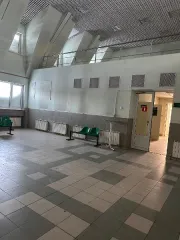 Автовокзал для вахтовых перевозок площадью 598,3 кв.м, кадастровый номер объекта – 11:15:0101018:90 и земельный участок площадью 10 000,00 кв.м, кадастровый номер объекта – 11:15:0101018:5. Местонахождение: Республика Коми, г. Усинск, ул. Возейская, д. 22. Общая площадь: 598.3. Количество этажей: 2.