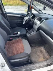 Opel Zafira, 2012, универсал, госномер К351ХМ86, белый, VIN: XWF0AHM75C0005689, ПТС 39 НН 623154, СТС 86 57 №703196. Не работает кондиционер, скол на заднем бампере и багажнике, сломан крепеж на правой передней фаре, требуется замена зеркала.