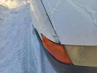 Nissan AD, 2001 года, 120 лс, 344000 км, АКПП. VIN отсутствует, кузов: VHNY11205183, регистрационный номер: А072НЕ142. Кузов гнилой. Нет подушки безопасности. Капот не родной чуть не подходит но закрывается. Два передних крыла помяты и в коррозии. Два задних крыла тоже в коррозии. Левое немного…