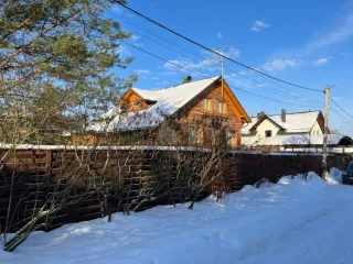 Жилой дом (с правом регистрации проживания), кадастровый номер 50:08:0000000:132406, площадь 174,6 кв.м. Земельный участок, кадастровый номер 50:08:0070350:24, площадь 2000 +/-31 кв.м. Адрес: Московская область, Истринский район, Бужаровское сельское поселение, деревня Никитское, улица Березовая…