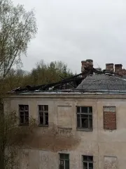 Нежилое здание (учебный корпус) площадью 3225,5 кв.м с кадастровым номером 60:12:0010213:22 – объект культурного наследия регионального значения «Здание бывших присутственных мест», 1776 г., зарегистрированный в едином государственном реестре объектов культурного наследия приказом Министерства…