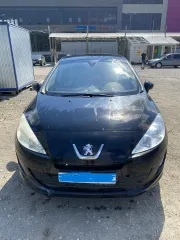 Peugeot 408, 2013. Легковой автомобиль марки Peugeot 408, 2013 г.в., VIN номер Z8T4D5FS9DM014218. На переднем лобовом стекле имеется трещина, на заднем бампере имеются сколы, трещины.