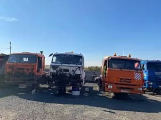 КАМАЗ 53504-46, VIN: ХТС535044F2468397, гос. рег. знак: X739AX56, год выпуска 2015 – в демонтированном состоянии - рама с кабиной, двигатель Евро-4 с КПП ZF, раздаточная коробка, седельное устройство, передний мост (2 колеса), задняя телега (2 моста, 4 колеса)