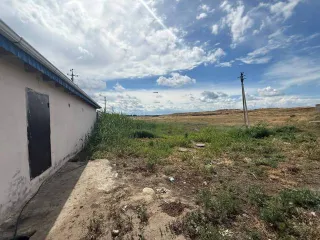 Производственный комплекс 1516,5 кв.м и участок 1,05 га, Астраханская область, р-н Камызякский, литер строения З-З1, по дороге Камызяк-Каралат, состоящий из: земельного участка, кадастровый номер 30:05:040302:2, общей площадью 10475,00 кв.м.; нежилого здания (кормоцех, административное здание)…