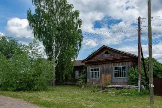 Земельный участок 884 кв.м и здание 252,6 кв.м, село Суморьево, Нижегородская область. Объект 1: земельный участок, площадь 884+/-10, кадастровый номер: 52:54:1800003:1217; Объект 2: здание, площадь 252,6 кв. м., кадастровый номер: 52:54:1800003:1234, расположенные по адресу: Российская Федерация…