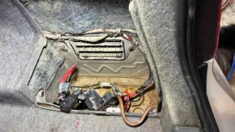 BMW 3 Series 2005 года, 150 лс, пробег 317195 км, АКПП. Автомобиль легковой BMW 320I, 2005 г.в., двигатель N46B20BA-A233H366, VIN: WBAVA71020KP93250, шасси (рама) отсутствует.