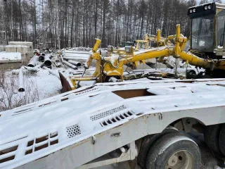 Полуприцеп-автовоз 2006 года, модель 945701. Шасси (рама) Х8994570160CL4007, государственный регистрационный знак АХ210352.