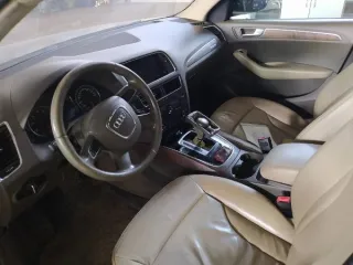 Ауди Q5 Quattro 2.0, год выпуска 2010, госномер У498ВС18, VIN WAUCFC8R9BA032827, цвет черный, объем 1984 см³, мощность 211 л.с., тип легковой универсал. Ключи в наличии, документов нет. ВАЗ 21053, год выпуска 2007, госномер С608ОТ18, VIN XTA21053082125113, цвет синий, объем 1451 см³, мощность 71.4…