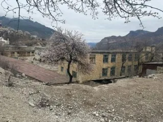 Нежилое здание 1071,33 кв.м, участок 22000 кв.м, Дагестан Кадастровый номер здания 05:35:000002:1861, земельного участка 05:35:000002:1186 Имущество расположено по адресу: РФ, Республика Дагестан, Унцукульский район, с. Унцукуль.