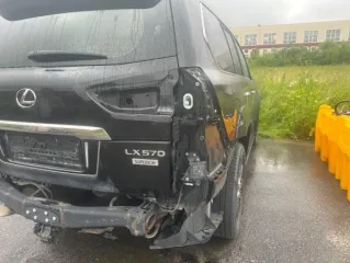 Lexus LX 570 VIN: JTJHY00WX04279138