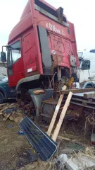 Iveko MP440 E42 1996 года выпуска, красный. VIN: WJMM1VSJ004184482, ПТС: 78 ТВ 033323, госномер: К098МК98. Дизельный двигатель мощностью 420 л.с. (309 кВт), рабочий объем 13798 куб. см. Номер шасси (рамы): 4164419. Разрешенная максимальная масса 18000 кг, масса без нагрузки 7100 кг…