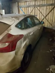Ford Focus 2013 года, 125 л.с., пробег 200000 км, АКПП. VIN: Z94K241BBJR007032. Двигатель требует капитального ремонта, необходимы ремонт подвески и замена переднего бампера. Автомобиль находится в залоге. Транспортное средство было в эксплуатации, может иметь скрытые недостатки, естественный износ…