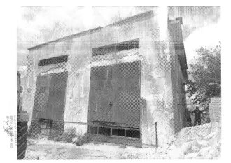 Комплекс зданий и сооружений 2, 160.6 кв.м, расположенный по адресу: Республика Крым, Джанкойский район, Майский с/с. Здание нежилое, 1 этаж, кадастровый номер 90:03:110101:4610. Земельный участок не принадлежит должнику, находится в аренде у третьего лица.