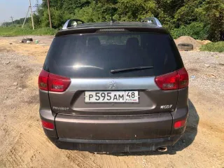 Автомобиль Peugeot 4007 2010 года, VIN Z8TVUSFZFAM940298. После ДТП имеются повреждения передних фар (лопнут внешний пластик, внутри отражатели рассыпались). Передний бампер, решётка радиатора повреждены. По кузову имеются места коррозии, по дну автомобиля присутствуют сквозные ржавчины. Работает…