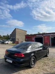 Volkswagen Passat 2011 года выпуска, VIN WVWZZZ3CZCP015890. В залоге у Совкомбанка.