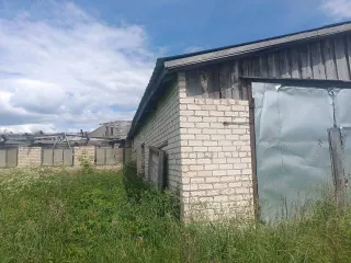 Нежилое здание площадью 1 277,60 кв. м по адресу: Нижегородская область, Тонкинский район, рабочий поселок Тонкино, улица Заречная, дом 24 "А"/1. Кадастровый номер здания: 52:04:0200016:493, земельного участка: 52:04:0200016:492.