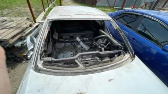 Audi A4 2010 года, 120 лс, АКПП. Автомобиль audi a4 2010 г.в. гос рег. знак К550РК186, VIN: XW8ZZZ8K8AG000252. Состояние неудовлетворительное. Автомобиль после ДТП. В результате ДТП автомобиль получил
следующие механические повреждения: передняя левая дверь, переднее левое крыло, задний
бампер…