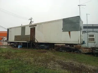 Полуприцеп-фургон Montracon, 1997 года выпуска. VIN шасси не соответствует VIN фургона, постановка на учет в ГИБДД невозможна. Предполагается, что интерес покупателей связан с разборкой на запасные части.