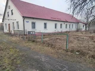 Нежилое здание (детский сад) 363,7 кв.м с участком 4058 кв.м, Калининградская область. Общая площадь здания 363,7 кв.м, КН 39:06:050105:33, с земельным участком 4058,0 кв.м, КН 39:06:050105:20, расположенные по адресу: Калининградская область, Краснознаменский район, п. Узловое, ул. Советская, дом…