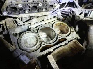 Skoda Fabia 2009 года, 60 лс. Автомобиль легковой, марка: SKODA, модель: FABIA, VIN: XW8AA15J7AK501762, гос. рег. номер: Х825УА18, год изготовления: 2009. Транспортное средство имеет повреждения.