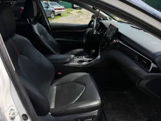 Toyota Camry 2021 года, 249 л.с., 253400 км, АКПП; Automobile Toyota Camry, gos.reg.znak H101XX98, VIN XW7BZ3HK60S116340, 2021 g.v., moshchnost dvig., l.s. (kW): 248.8 (183), tsvet: bely perlamutr s chernoy kryshey.