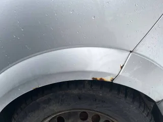 Opel Astra 2011 года, 241113 км, 90 л.с. Автомобиль на ходу, заводится. Есть следы коррозии на колесных арках. Зимняя шипованная резина (3 сезона). Коробка в порядке, переключение мостов тоже. Переднеприводная, механика. Требуется капитальный ремонт двигателя, двигатель не родной, замена не…