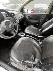 Volkswagen Polo 2011, 105 лс, 165000 км, АКПП, XW8ZZZ61ZBG014491. Пробег 165 тыс. Со слов собственника: сколы по кузову. Подвеска требует замены. Временами (не постоянно) ДВС работает нестабильно (троит). Самопроизвольно выключается и включается дисплей. Проблемы с проводкой. Подогрев водительского…