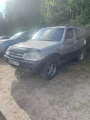 Транспортное средство Chevrolet Niva, 2005 года выпуска, государственный номер К895ЕЕ29, VIN X9L21230050090306, объем двигателя - 1690 куб. см, мощность двигателя - 58,5 кВт/79.5 л.с. Состояние транспортного средства: многочисленные вмятины и повреждения, ржавчина. Транспортное средство Chevrolet…