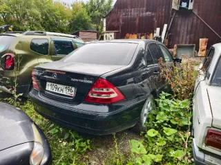 Mercedes-Benz C240 2000 автомобиль Mercedes-Benz C240, г.р.з. Т109КН196, 2000 г.в., черного цвета, VIN WDB2030611A008231 ТС имеет ограничения ФССП на регистрационные действия (ключи и документы отсутствуют, техническое состояние не проверялось, пробег не известен). Имущество продается в том виде, в…