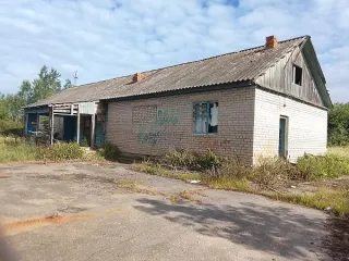 Клуб, 193.1 кв. м, Новгородская область. Нежилое здание (клуб) с кадастровым номером 53:16:0000000:640 и земельный участок с кадастровым номером 53:16:0060401:17, расположенные по адресу: Новгородская область, Солецкий муниципальный округ, д. Куклино, ул. Центральная, д. 29а. Год ввода в…