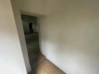 Нежилое помещение 177.4 кв.м в Челябинской области, г. Златоуст, ул. им. Карла Маркса, д. 45. Назначение: нежилое, площадь: 177,4 кв. метра, этаж: 1, кадастровый номер: 74:25:0308201:1370. Год ввода в эксплуатацию: 1957.