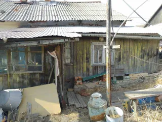 Доля квартиры 34.1 кв.м., Уссурийск. 1/4 доля квартиры в Уссурийске, еще 1/4 доля квартиры в Уссурийске, еще 1/4 доля в квартире, площадь 34.1 кв.м., назначение: Жилое, этаж: 1, адрес: Россия, Приморский край, г. Уссурийск, ул. Известковая, д. 48, кв. 2, кадастровый номер: 25:34:016502:2293