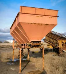 АБЗ в селе Солодники: земельный участок кадастровый номер 30:11:050110:50 площадью 34 380 кв.м по адресу Астраханская область, Черноярский район, село Солодники; арочное сооружение Ангар Солодники, 375 кадастровый номер 30:11:050110:257 площадью 405,7 кв.м по адресу Астраханская область…