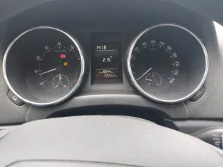 Skoda Yeti, 2012 год выпуска, VIN XW8JF25L8DH700619, цвет темно-бордовый. Автомобиль в залоге у АО «ТБанк». Покупатель самостоятельно снимает все запреты и ограничения как новый собственник.