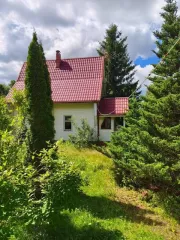 Дом 91,3 кв.м и два участка по 900 кв.м, Московская обл., Клинский р-н. Граничащие (смежные) между собой земельные участки: Земельный участок №1: Кадастровый номер 50:03:0050430:136; Виды разрешенного использования объекта недвижимости - для ведения садоводства; местоположение установлено…