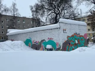 Нежилое здание 82,5 кв.м, 1975 г., земельный участок 154 кв.м, оборудование, Кировская область комплекс объектов по адресу: Российская Федерация, Кировская область, г.о. город Киров, г. Киров, ул. Спасская, д. 59а, с земельным участком с кадастровым номером 43:40:000296:337. Нежилое здание с…