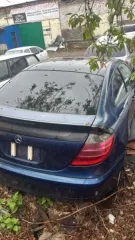 Mercedes-Benz C230K 2001 года, годные остатки. Автомобиль без госномера, 2001 год выпуска, первичный VIN WDBRN47J22A287545, вторичный VIN WDB2037451A311389, цвет синий. Имущество является вещественным доказательством по уголовному делу, обращено в доход государства. Документы и ключи отсутствуют…