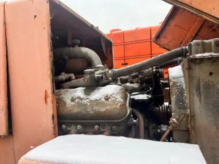 Автогрейдер ГС-18.05 2009 года, госномер МТ 6472 02. Страна-производитель: г. Брянск. VIN: 090020 (125). Год выпуска: 2009. Заводской номер машины (рамы): 090020. Номер двигателя: 90279588. Цвет: оранжево-черный. Паспорт самоходной машины (ПСМ): ВЕ № 550027 от 04.09.2009г. Мощность двигателя: 130…